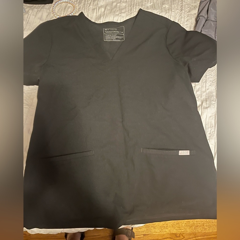Figs 2-pocket scrub top size Medium